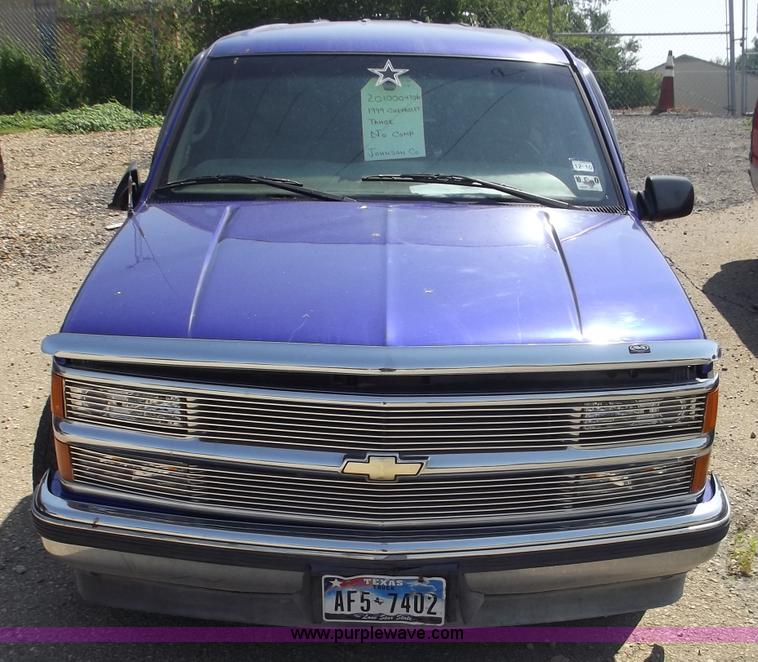 image for item A2281 1999 Chevrolet Tahoe SUV