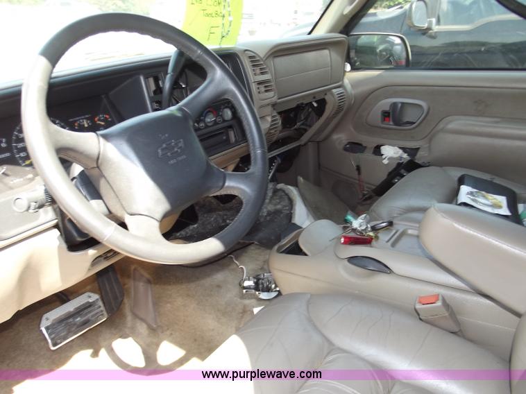 image for item A2281 1999 Chevrolet Tahoe SUV