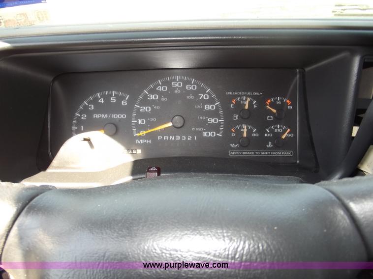 image for item A2281 1999 Chevrolet Tahoe SUV