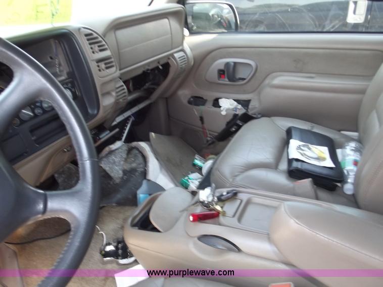 image for item A2281 1999 Chevrolet Tahoe SUV