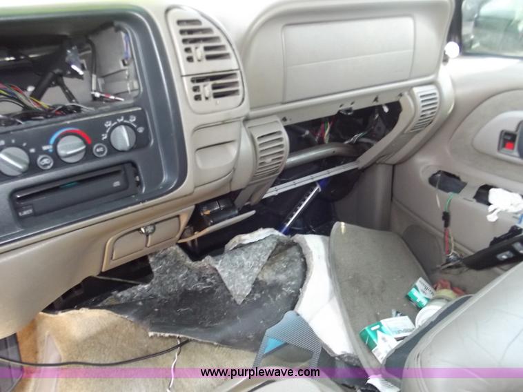 image for item A2281 1999 Chevrolet Tahoe SUV