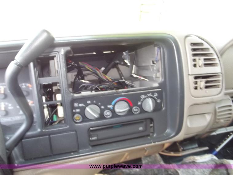 image for item A2281 1999 Chevrolet Tahoe SUV