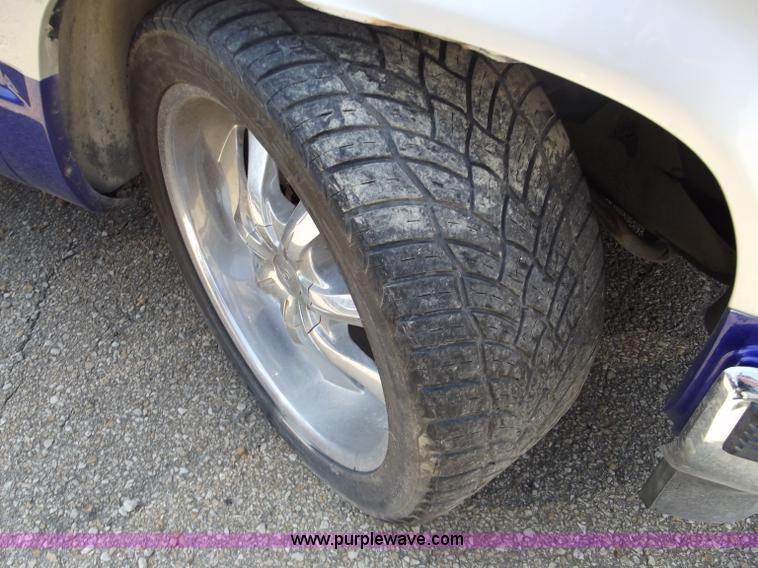 image for item A2281 1999 Chevrolet Tahoe SUV