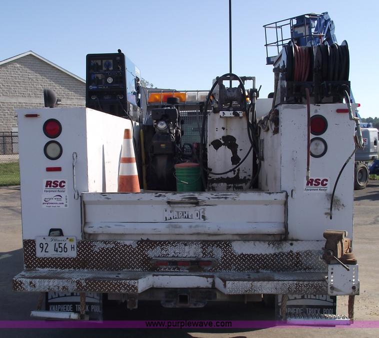 image for item A4015 2003 Ford F550 XL Super Duty service pickup truck