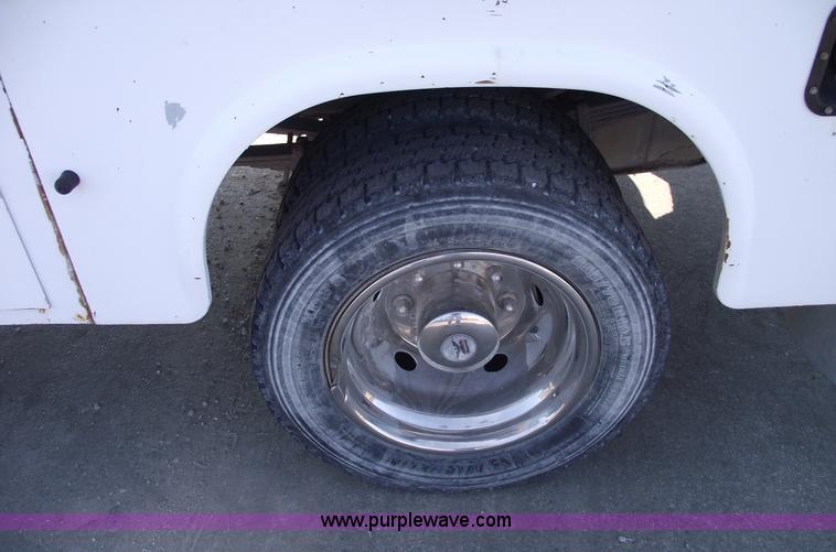 image for item A4015 2003 Ford F550 XL Super Duty service pickup truck
