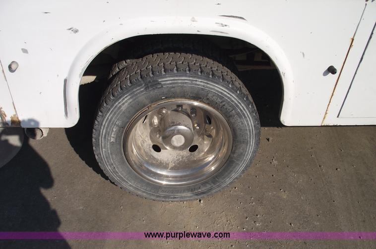 image for item A4015 2003 Ford F550 XL Super Duty service pickup truck