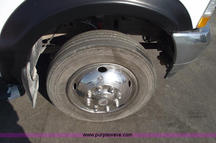 image for item A4015 2003 Ford F550 XL Super Duty service pickup truck