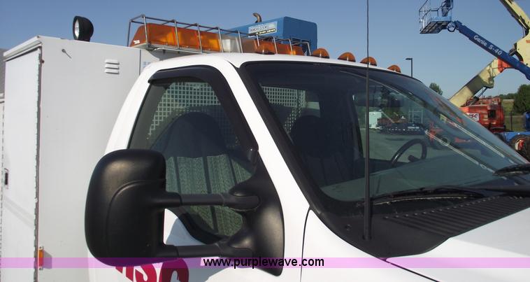 image for item A4015 2003 Ford F550 XL Super Duty service pickup truck