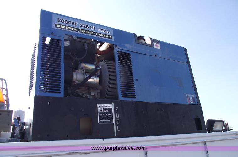 image for item A4015 2003 Ford F550 XL Super Duty service pickup truck