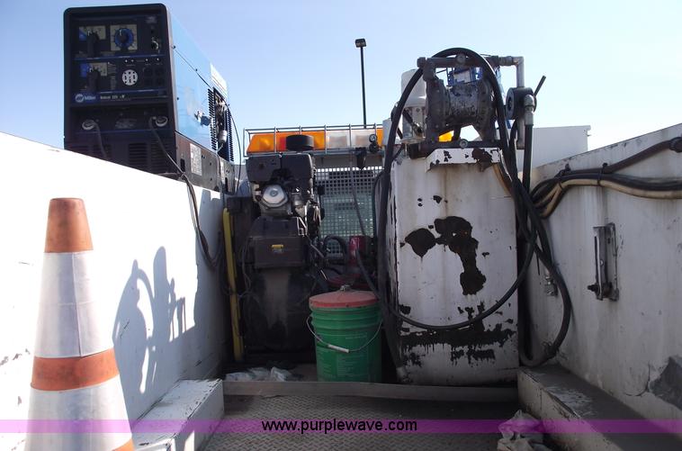 image for item A4015 2003 Ford F550 XL Super Duty service pickup truck