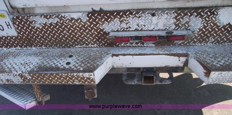 image for item A4015 2003 Ford F550 XL Super Duty service pickup truck