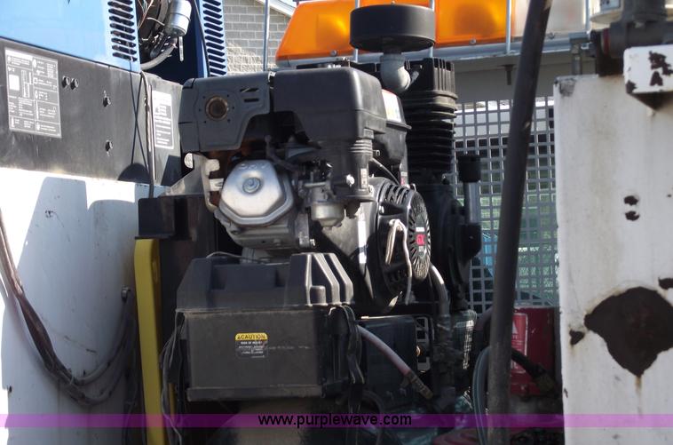 image for item A4015 2003 Ford F550 XL Super Duty service pickup truck