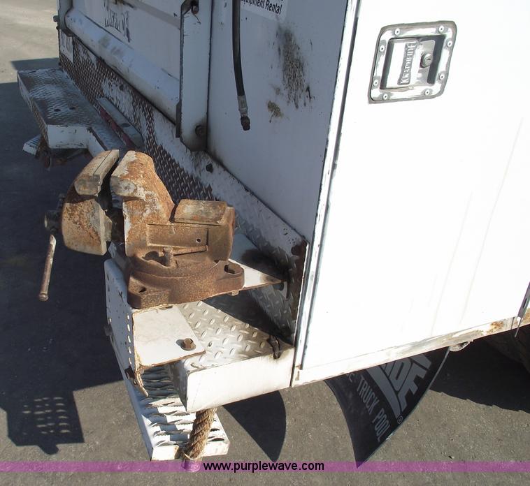 image for item A4015 2003 Ford F550 XL Super Duty service pickup truck