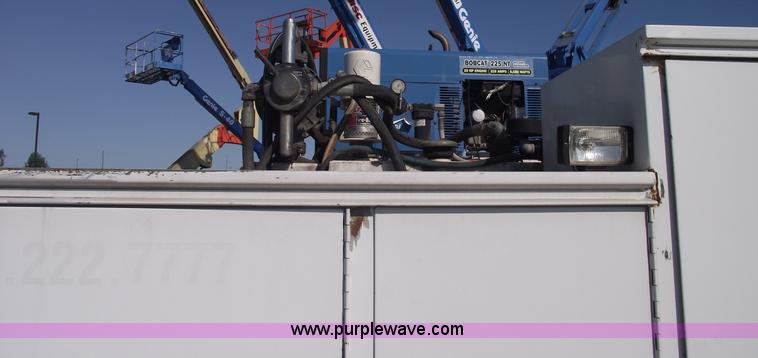 image for item A4015 2003 Ford F550 XL Super Duty service pickup truck