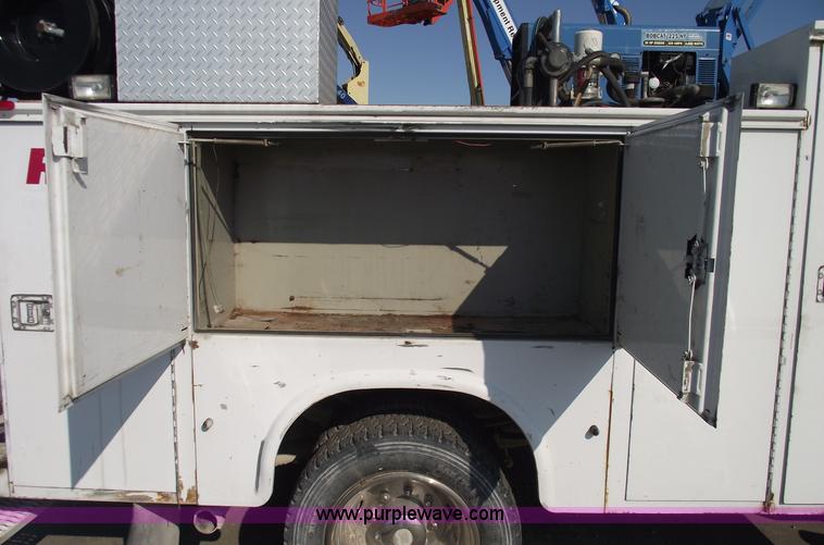 image for item A4015 2003 Ford F550 XL Super Duty service pickup truck