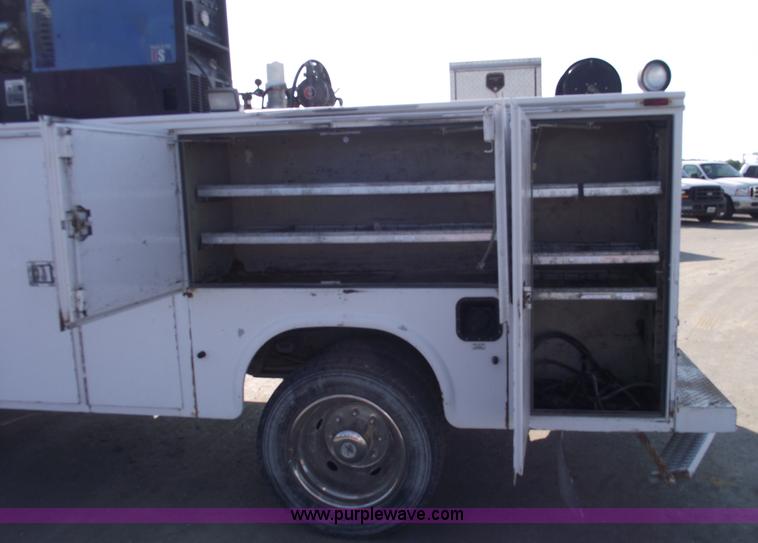 image for item A4015 2003 Ford F550 XL Super Duty service pickup truck