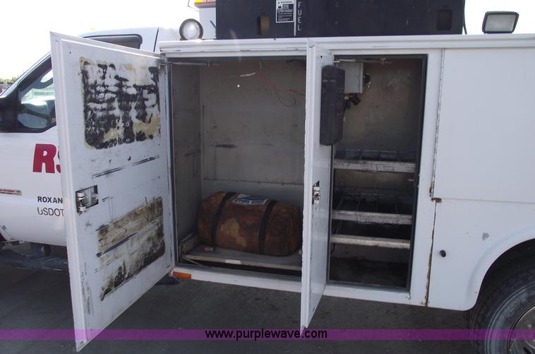 image for item A4015 2003 Ford F550 XL Super Duty service pickup truck