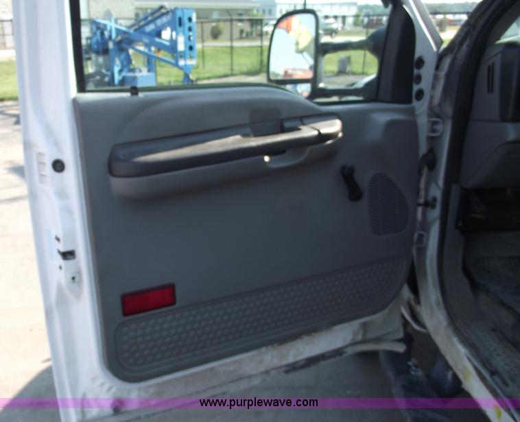 image for item A4015 2003 Ford F550 XL Super Duty service pickup truck