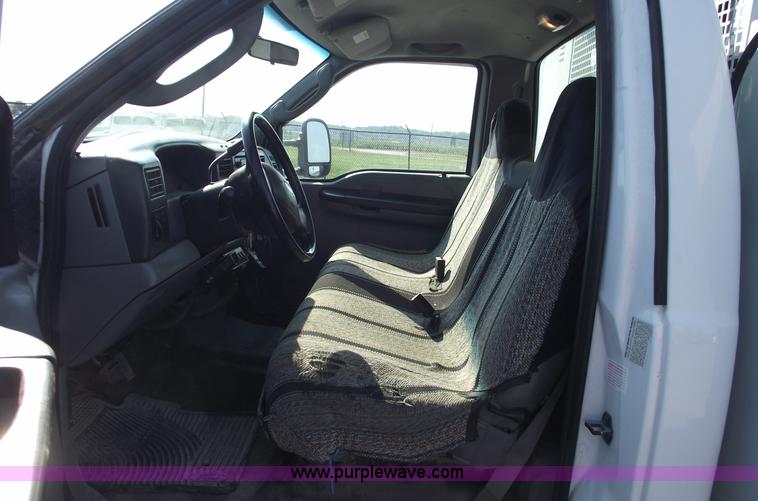 image for item A4015 2003 Ford F550 XL Super Duty service pickup truck