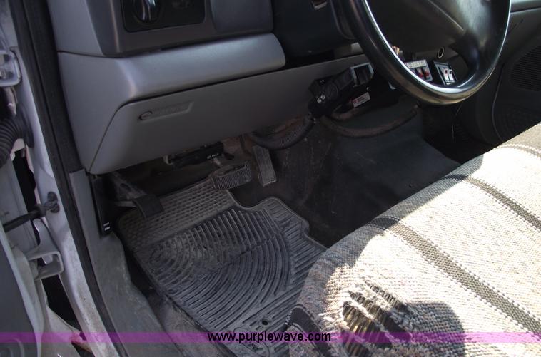 image for item A4015 2003 Ford F550 XL Super Duty service pickup truck