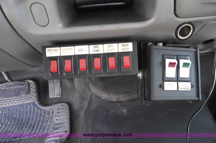 image for item A4015 2003 Ford F550 XL Super Duty service pickup truck