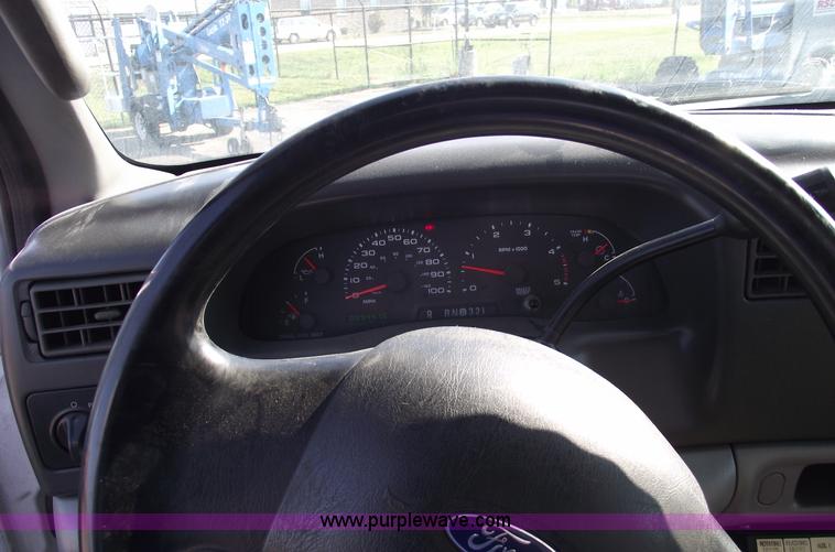 image for item A4015 2003 Ford F550 XL Super Duty service pickup truck