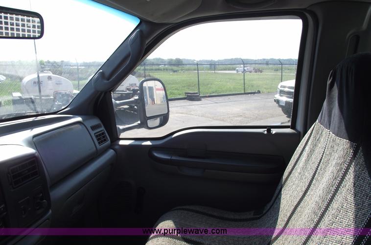 image for item A4015 2003 Ford F550 XL Super Duty service pickup truck