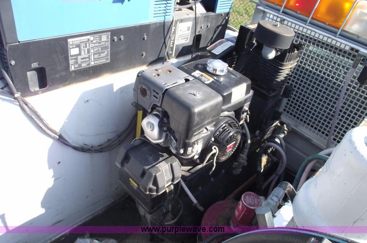 image for item A4015 2003 Ford F550 XL Super Duty service pickup truck