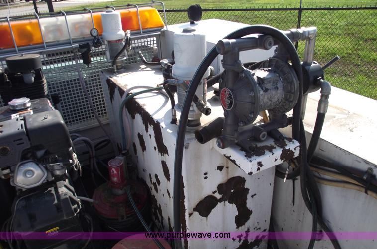 image for item A4015 2003 Ford F550 XL Super Duty service pickup truck