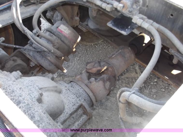 image for item B5001 2005 Freightliner Columbia semi truck