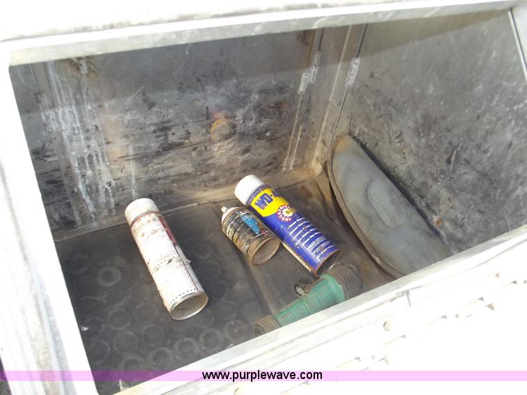 image for item B5001 2005 Freightliner Columbia semi truck