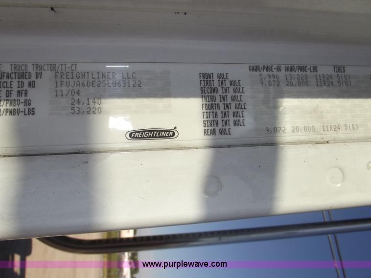 image for item B5001 2005 Freightliner Columbia semi truck