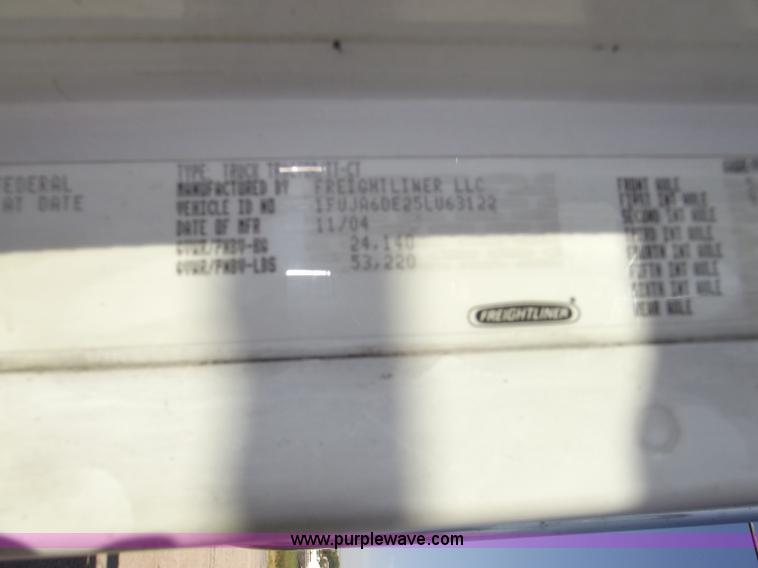 image for item B5001 2005 Freightliner Columbia semi truck