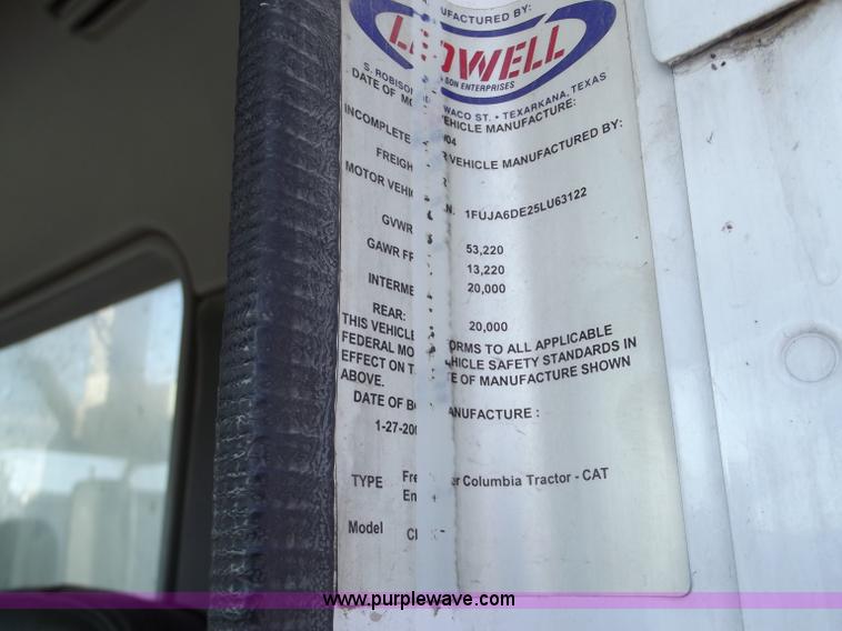 image for item B5001 2005 Freightliner Columbia semi truck