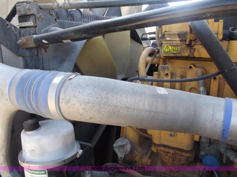 image for item B5001 2005 Freightliner Columbia semi truck