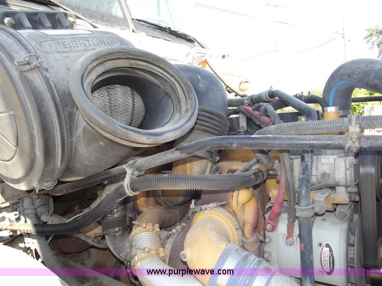 image for item B5001 2005 Freightliner Columbia semi truck