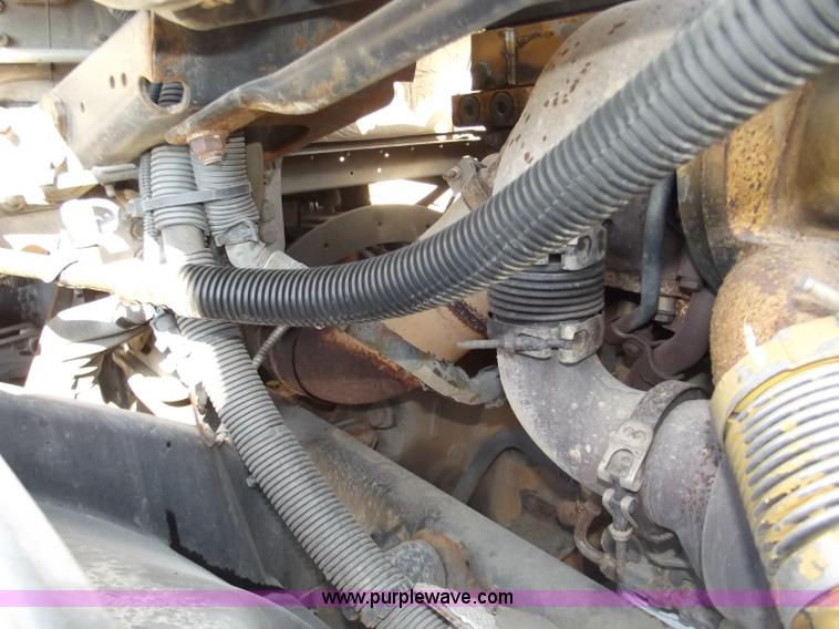 image for item B5001 2005 Freightliner Columbia semi truck