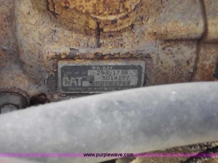 image for item B5001 2005 Freightliner Columbia semi truck