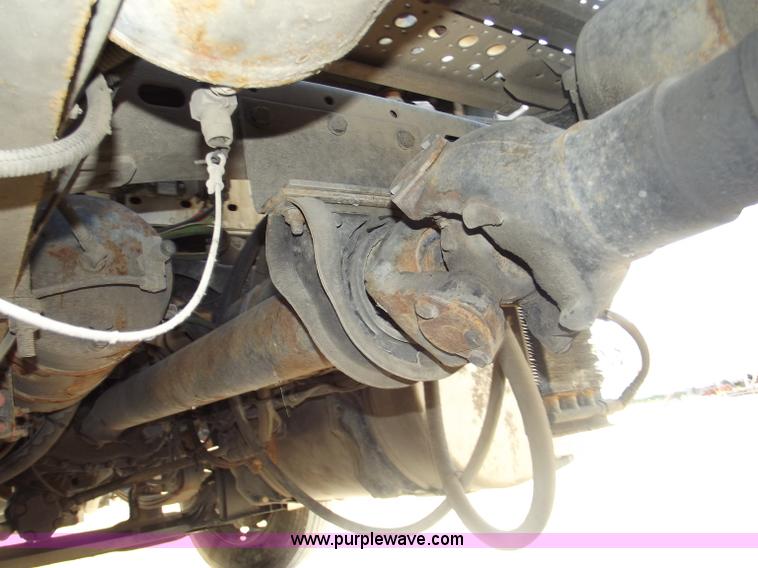 image for item B5001 2005 Freightliner Columbia semi truck