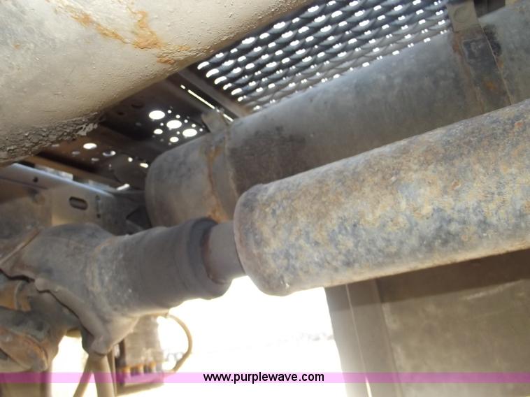 image for item B5001 2005 Freightliner Columbia semi truck