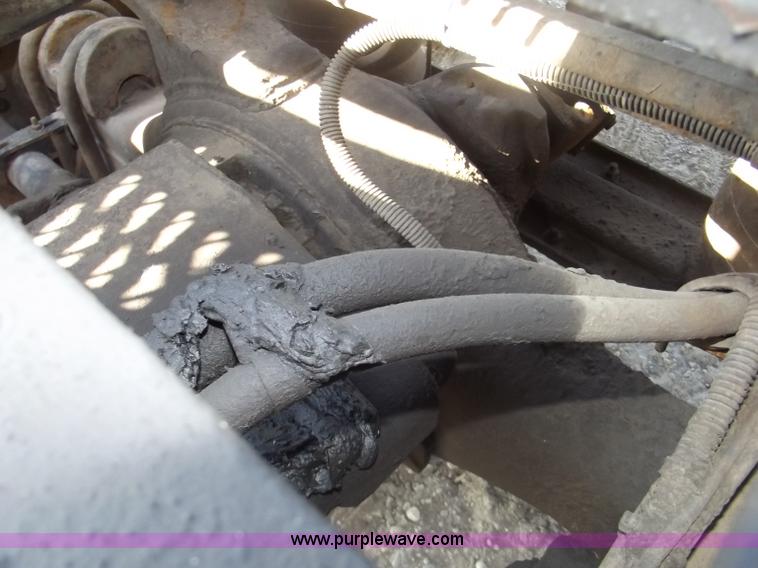 image for item B5001 2005 Freightliner Columbia semi truck