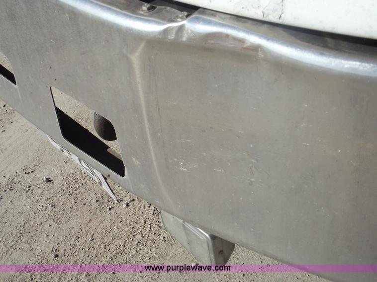 image for item B5001 2005 Freightliner Columbia semi truck