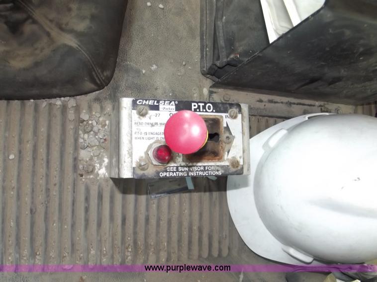 image for item B5001 2005 Freightliner Columbia semi truck