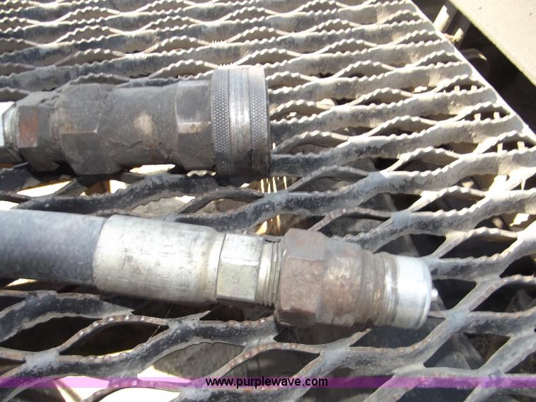 image for item B5001 2005 Freightliner Columbia semi truck