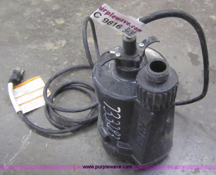 image for item C9816 Simer 2305 submersible pump