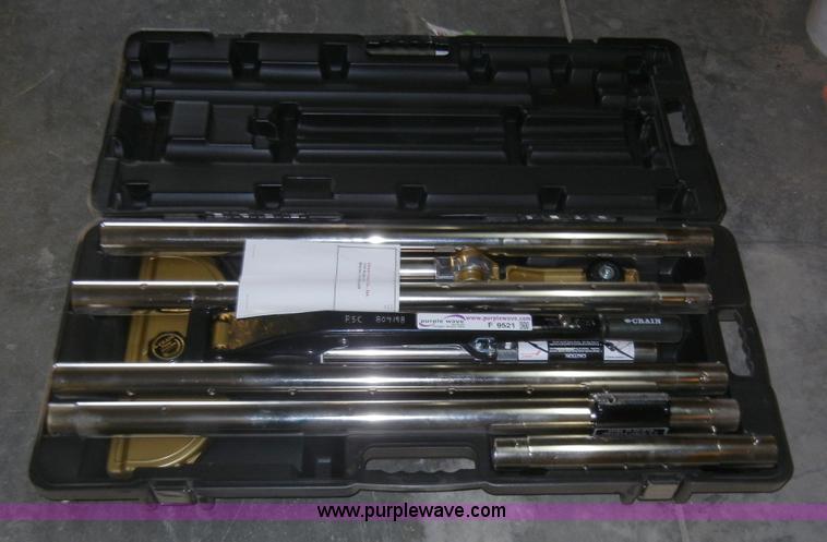 image for item F9521 Kraft FC502 power carpet stretcher