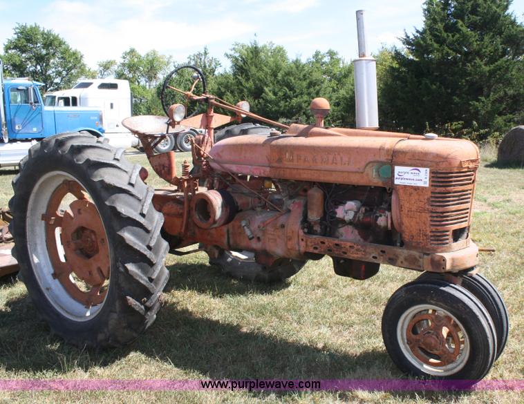 image for item A2306 1941 International Farmall H tractor