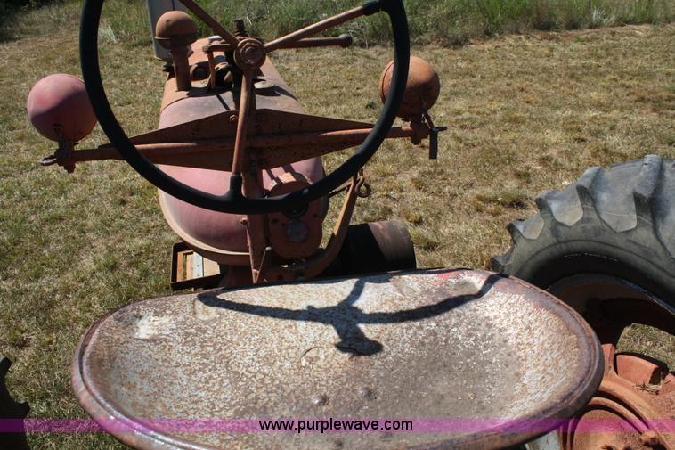 image for item A2306 1941 International Farmall H tractor