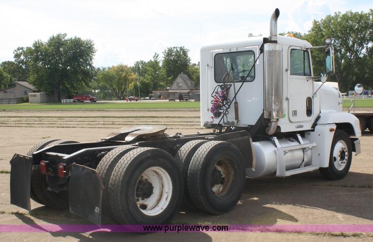 image for item A2320 2000 Freightliner FLD120 semi truck