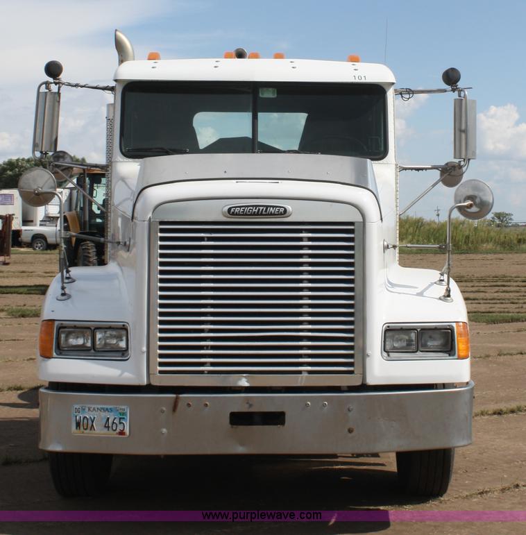 image for item A2320 2000 Freightliner FLD120 semi truck